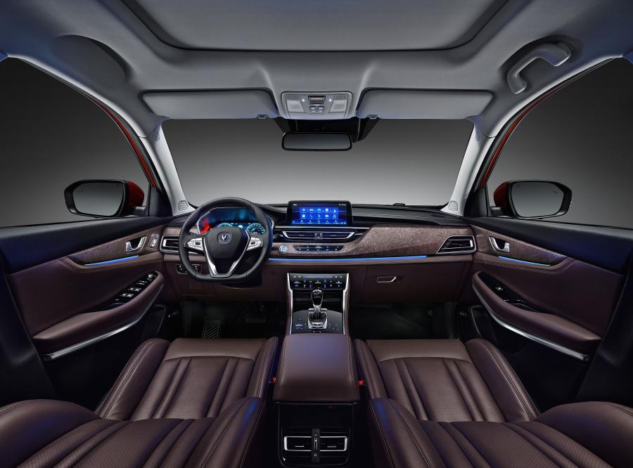 Торпедо ChangAn CS75 2018 года  (фото 2 из 35)